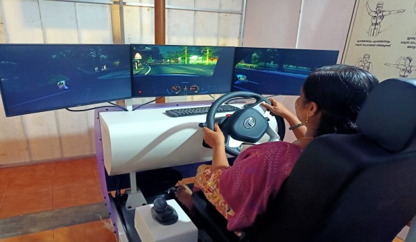vertex-lmv-driving-simulator-at-the-sri-ganesh-driving-school-palakkad,-kerala.-training-to-the-next-level,-by-offering-a-controlled-environment-where-they-can-replicate-a-wide-range-of-road-scenarios-without-the-risks-associated-with-on-road-driving.